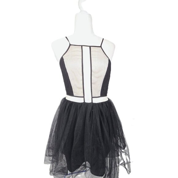 BCBGeneration Black White Lace Tulle Raceback Mini Party Prom Dress - Picture 4 of 13